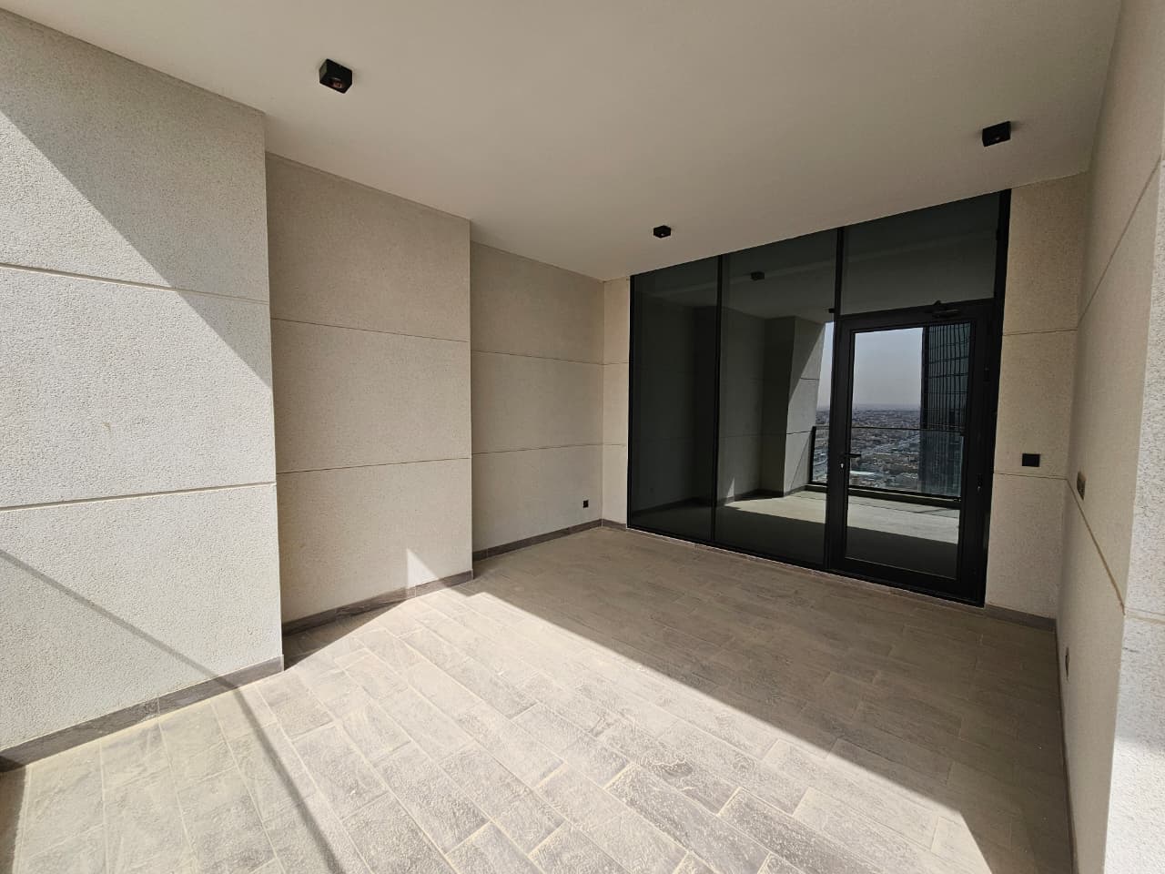 Penthouse for sale in Riyadh with skyline views thumbnail 19