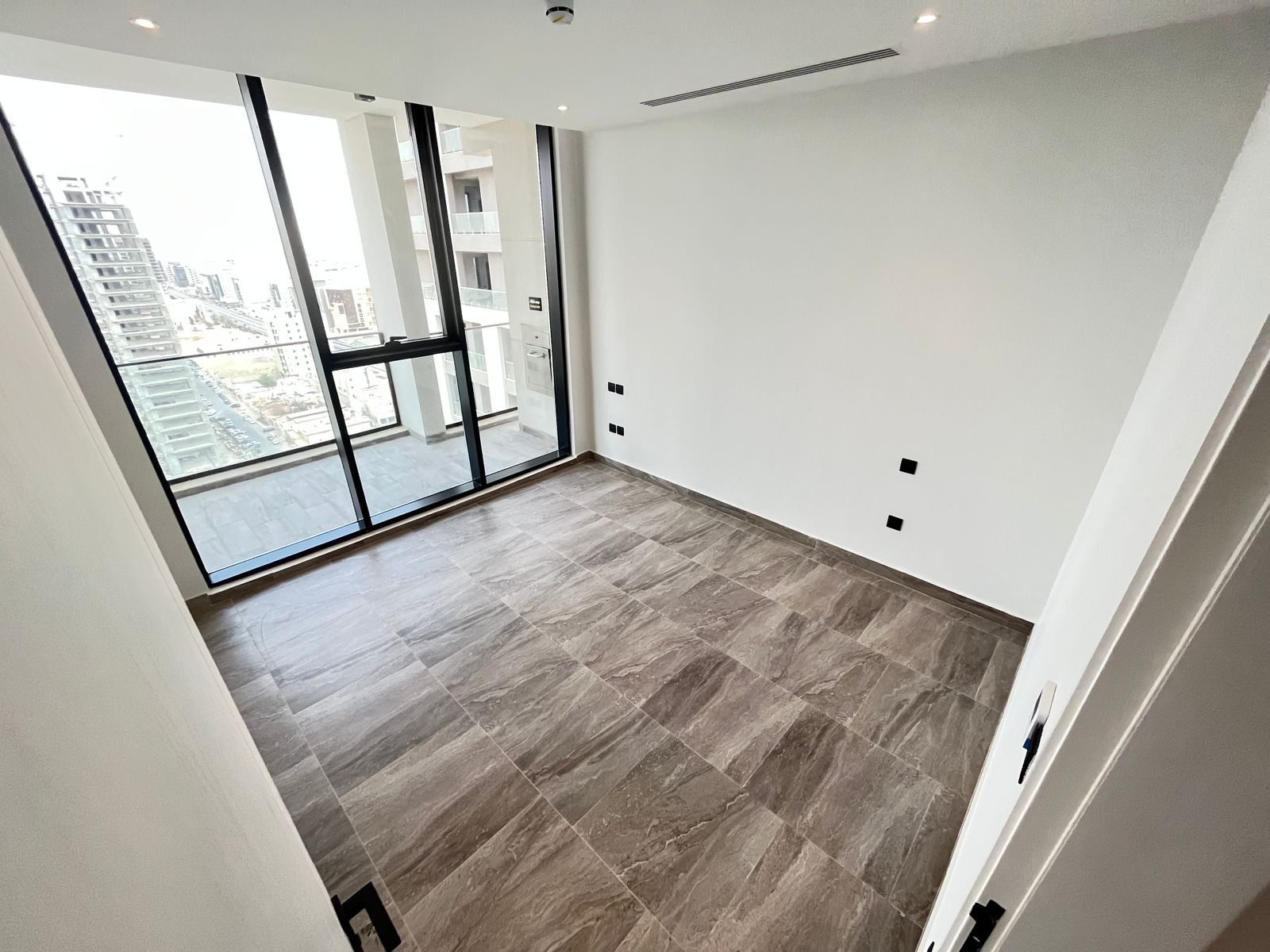 Penthouse for sale in Riyadh with skyline views thumbnail 8