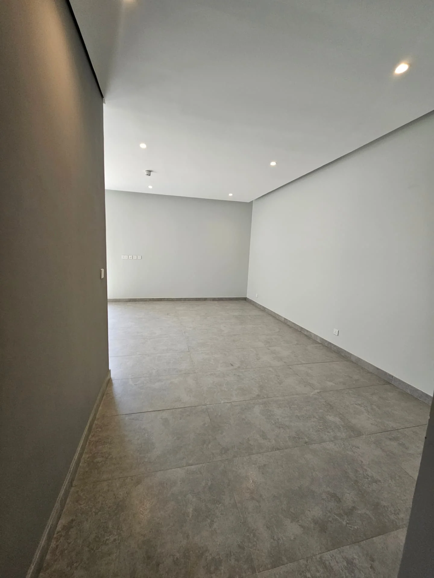 Villa for sale in Al Nayfa Compound, Al Munsiyah, Riyadh – master bedroom