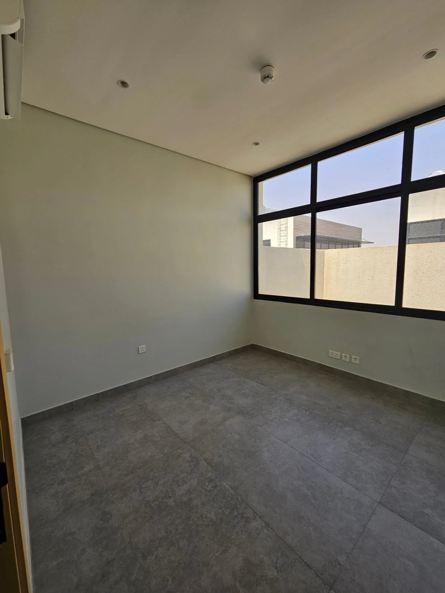 Villa for sale in Al Nayfa Compound, Al Munsiyah, Riyadh – home office / study