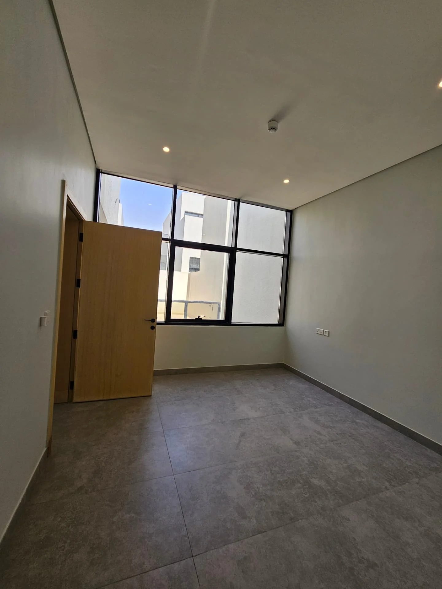 Villa for sale in Al Nayfa Compound, Al Munsiyah, Riyadh – bedroom with large window