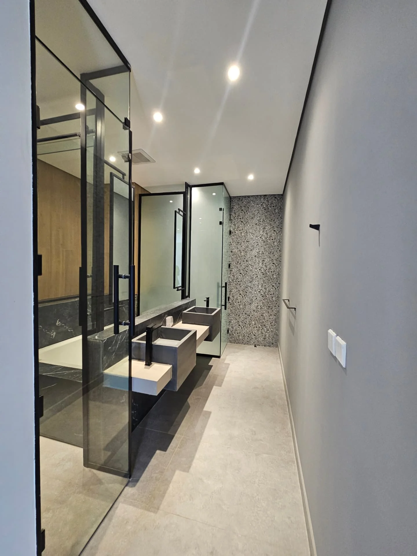 Villa for sale in Al Nayfa Compound, Al Munsiyah, Riyadh – master bathroom double vanity