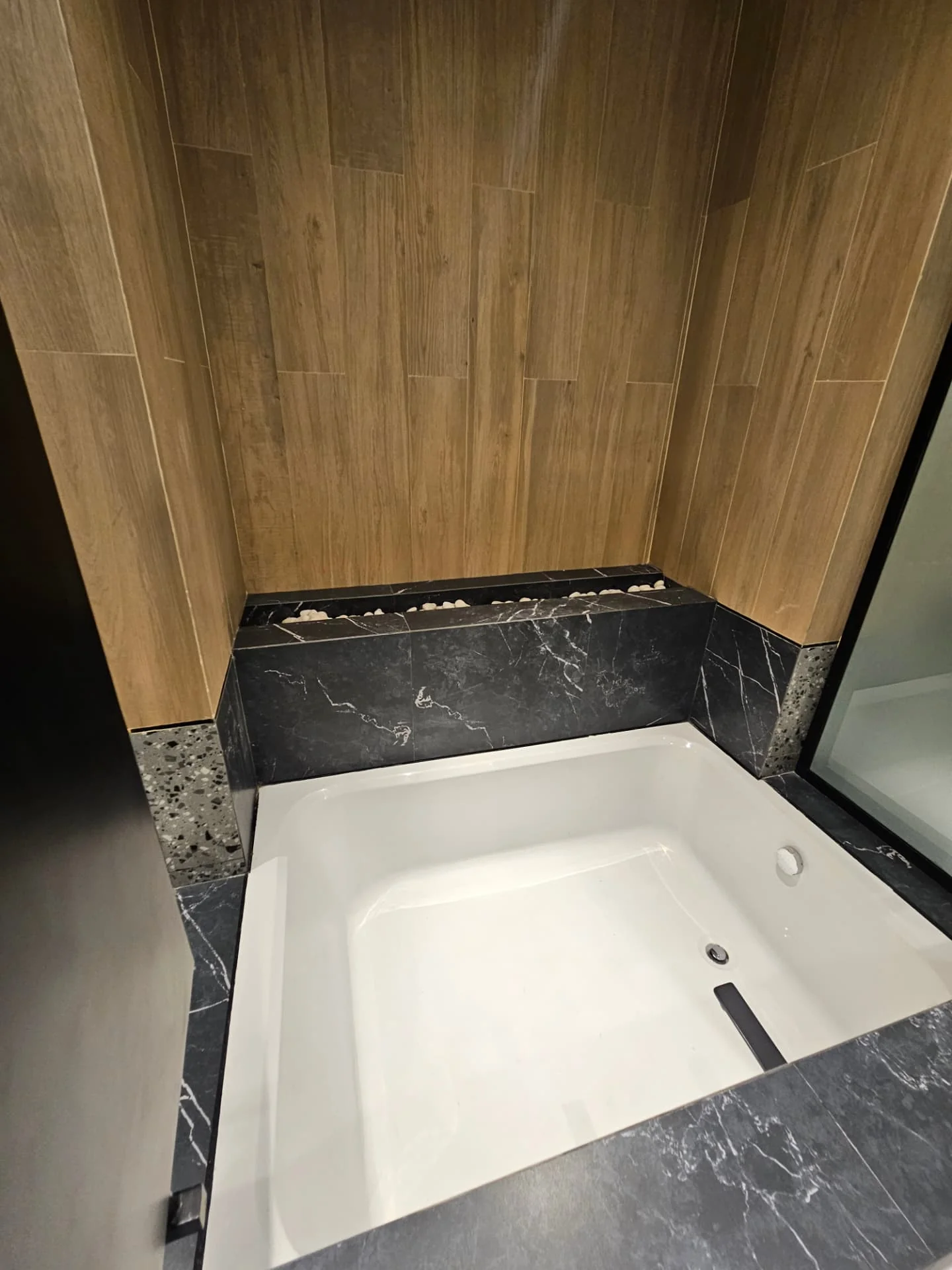 Villa for sale in Al Nayfa Compound, Al Munsiyah, Riyadh – master bathroom bathtub