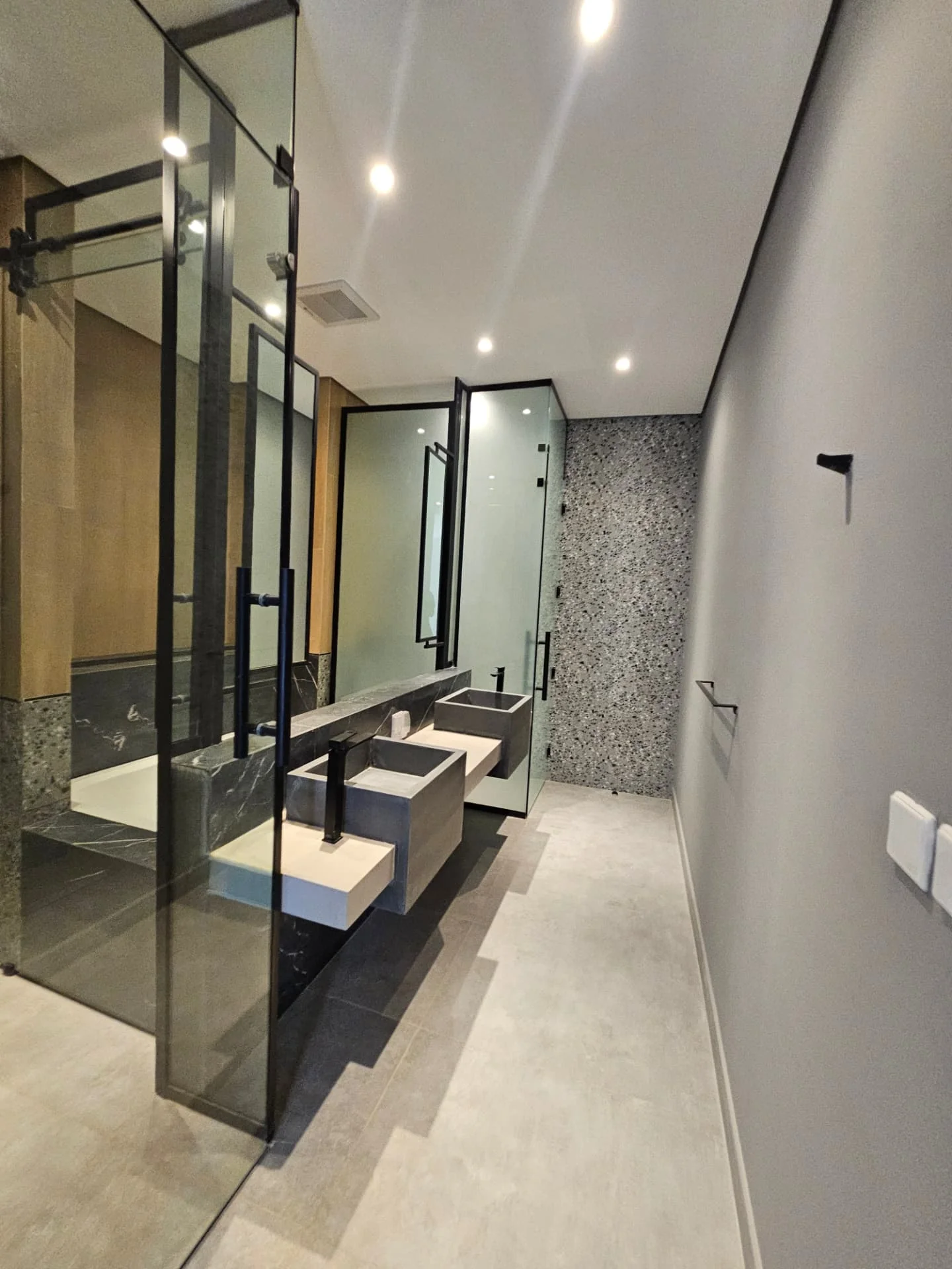 Villa for sale in Al Nayfa Compound, Al Munsiyah, Riyadh – master bathroom vanity