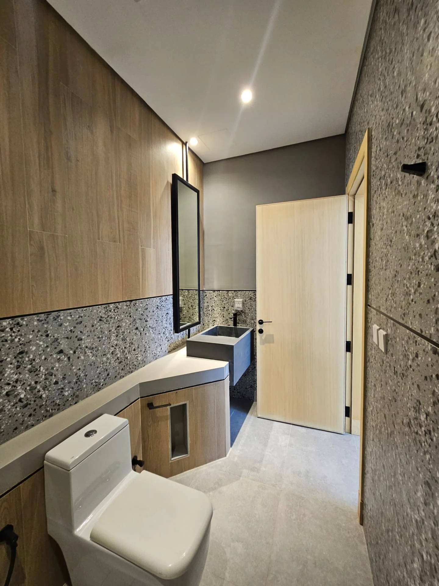 Villa for sale in Al Nayfa Compound, Al Munsiyah, Riyadh – guest bathroom