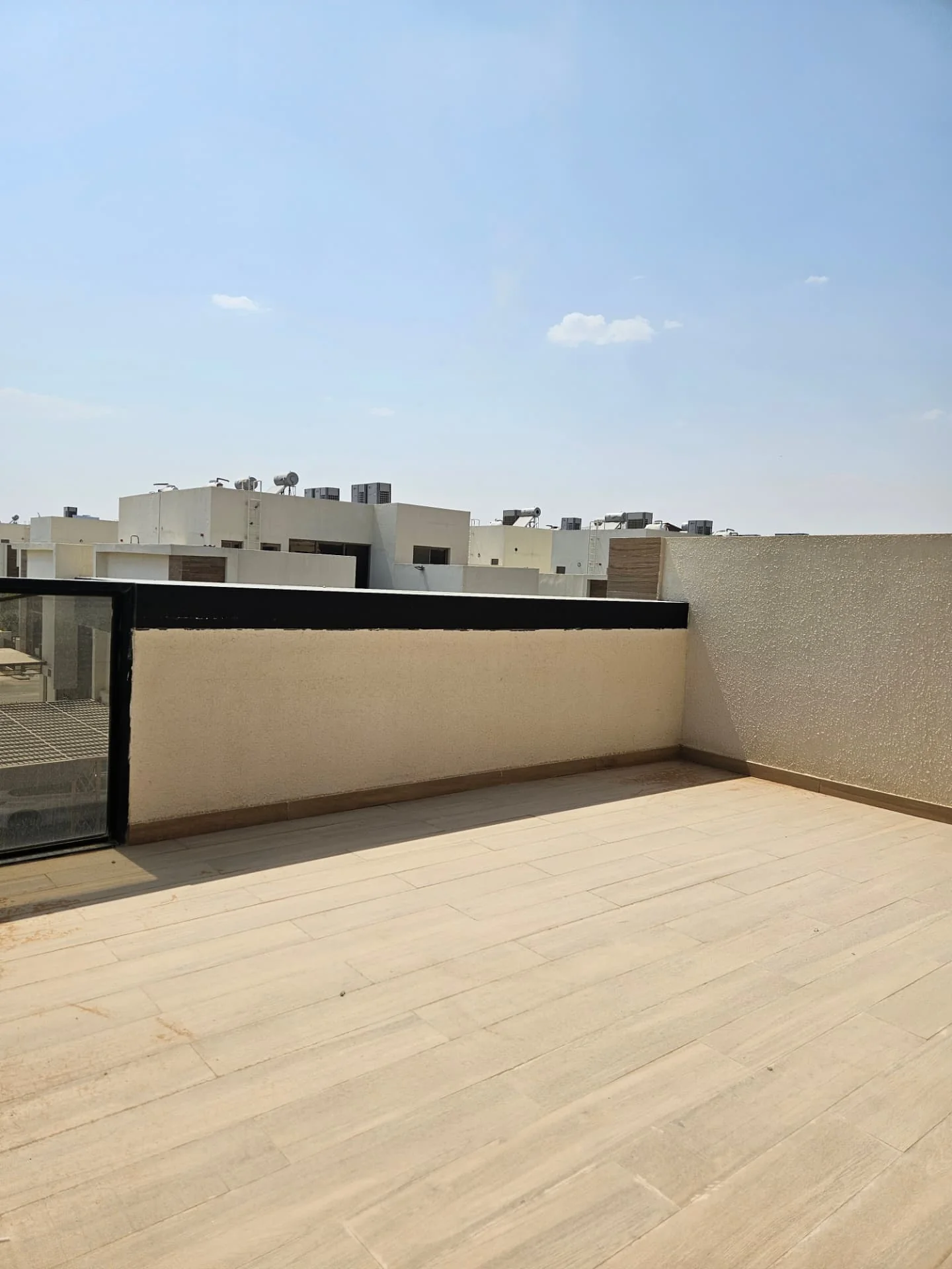 Villa for sale in Al Nayfa Compound, Al Munsiyah, Riyadh – rooftop seating area